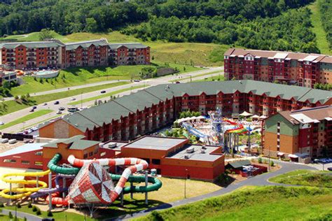 Wilderness At The Smokies Sevierville Tn Water Park Hotel Pigeon Forge