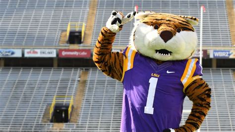 Mike The Tiger Hits The Big Screen In ‘the Mascot Scoop Tour