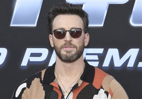 Chris Evans Slams ‘idiots Who Oppose ‘lightyear Same Sex Kiss Indiewire