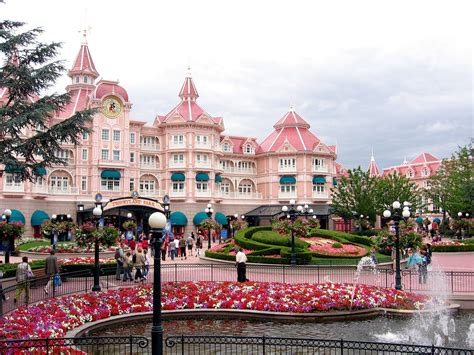 Disneyland Disneyland Resort Paris Features Two Theme Park Flickr