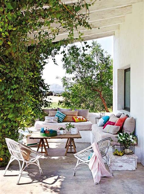 22 Artistic Mediterranean Outdoor Living Areas