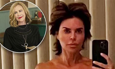 Lisa Rinna Posts Nude Selfie In Homage To Moira Rose From Schitt S