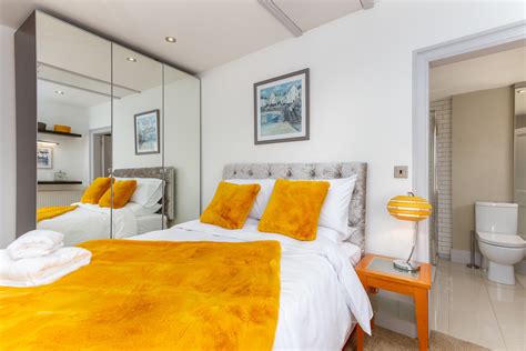 A jack and jill bathroom can be shared between a bedroom and the hall, but most often are between two bedrooms. The Old Bank Apartments - Luxury 2 Bed Penthouse - Charles ...
