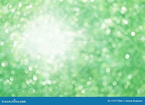 Fondo Verde Del Bokeh Con La Luz Del Sol Sol Ligera Hermosa De Los