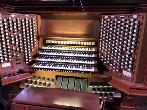 Console Of The Melbourne Town Hall Grand Organ Rorgan