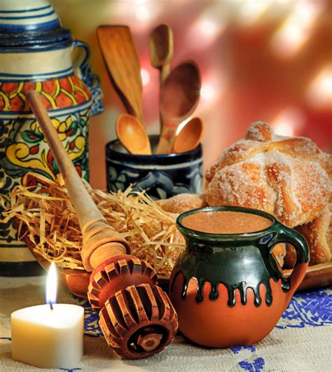 The typical mexican traditions for thanksgiving are whatever one normally does on a jueves in late noviembre, probably go to work and then do whatever one normally does after work. 5 Mexican Traditions and Customs You Should Adopt - Acapulcos