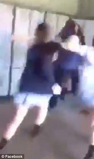 Video Shows Girls Fight In School Locker Room Daily Mail Online