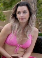 Alexis Adams Desnuda En Pool Party Massacre