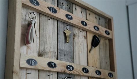 Ana White Reclaimed Wood Pallet Hotel Key Rack Diy Projects