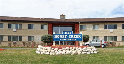 Greenfield village is located in greenfield, wisconsin in the 53220 zip code. Honey Creek Apartments Rentals - Greenfield, WI ...