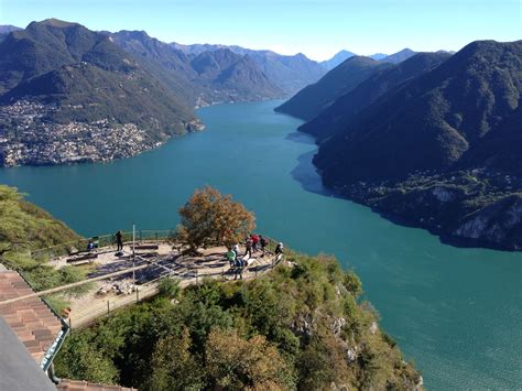 It lies on the banks of the tiber opposite the castel sant'angelo and was first mentioned in 1177. San Salvatore in Lugano