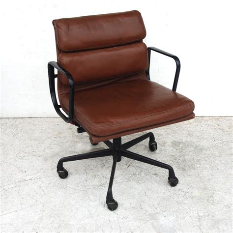 Vitra vintage time life or executive chair in black leather available now at symple design for immediate shipping or pickup. 1 Vintage Herman Miller Eames Executive Soft Pad Task ...