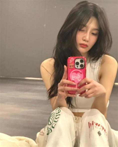Ia On Twitter These New Joy Mirror Selfies Got Me Screaming Oh My God