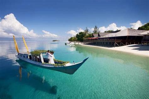 Constantly referred to as kk, it is on the west coast of sabah within the west coast division. Honeymoon in Paradise - Kota Kinabalu, Sabah | Vivaah ...