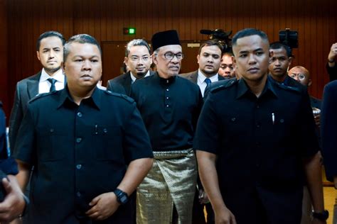Il y a 2 mois|1 vue. Anwar kembali ke Parlimen | roketkini.com