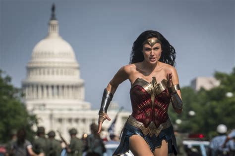 Gal Gadots Wonder Woman 1984 Finally Announces Opening Date The Times Of Israel