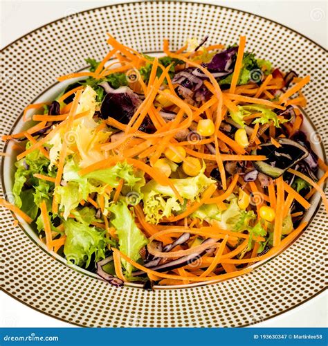 Bowl Of Healthy Mixed Summer Garden Salad Stock Image Image Of Bowl