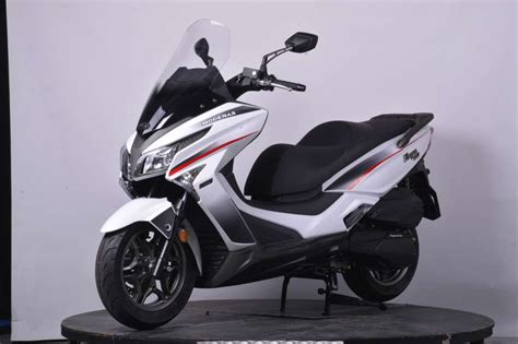 Sebenarnya ini merupakan model rebadged kymco. BIKE REVIEW: Modenas Elegan 250 - Autofreaks.com