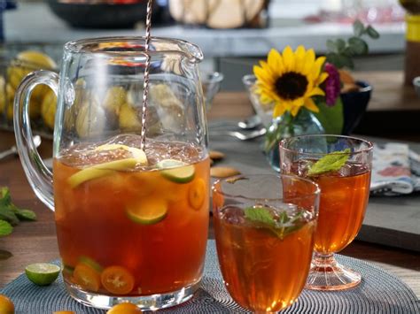 There are many recipes on how to make sweet iced tea. Honey Citrus Southern Iced Tea Recipe | Food Network