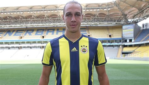 Kariyer sayfasında michael frey isimli futbolcunun sezon bazında takımının yer almış olduğu turnuvalardaki maç, gol, asist, sarı kart, kırmızı kart, oyuna girme, oyundan alınma. Michael Frey Kimdir? Kaç Yaşında ve Nereli