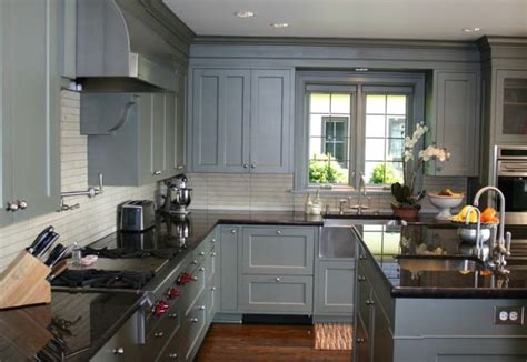 See granite types from white to black in action, and learn which cabinet finishes and fixture materials pair best selecting a countertop material for your kitchen remodel or new build is a big decision. Grey Kitchen Cabinets With Granite Countertops | Home ...