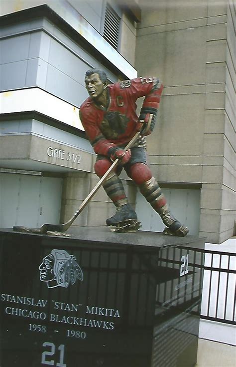 Stan Mikita Statue This Stature Of The Great Hockey Player Flickr