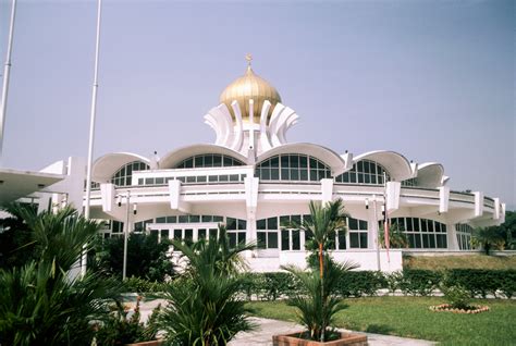 Borang permohonan boleh didapati di semua pejabat daerah dan tanah, pusat khidmat adun / parlimen atau pejabat masyarakat penyayang paras 45, komtar. P. Pinang belanjakan puluhan juta demi syiar Islam sejak ...