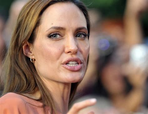 Angelina Jolie Quiere Ganar Peso Antes De Su Boda