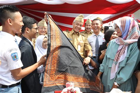 Ganjar pranowo bentuk panitia mudik atasi mudik lebaran. Ganjar : "Saya Masih Terlihat Muda kan…" - Pemerintah ...
