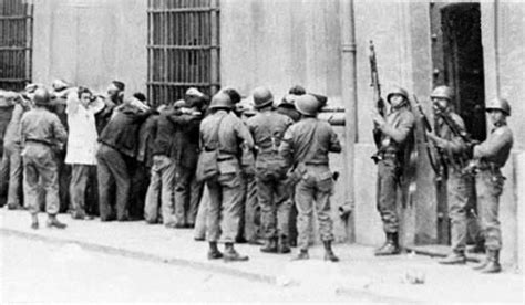 Luego asume como comandante del ejercito. A Historia é noticia: Chile recuerda su 11-S: el golpe de Estado contra Salvador Allende