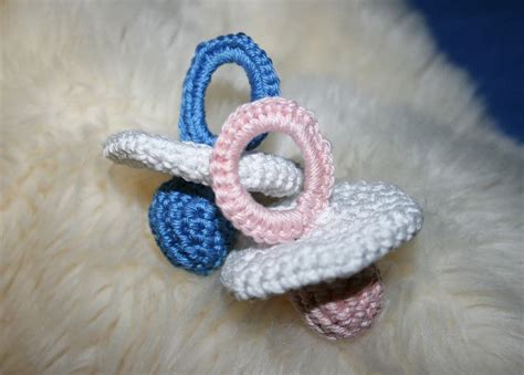 Bomboniere nascita battesimo comunione matrimonio magnete calamite fiore swarovski. Come fare la bomboniera ciuccio all'uncinetto per ...