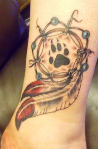 Here are some of the best native american tattoo designs we have seen on women: cherokee feather tattoos | 50 Wonderful Dreamcatcher ...