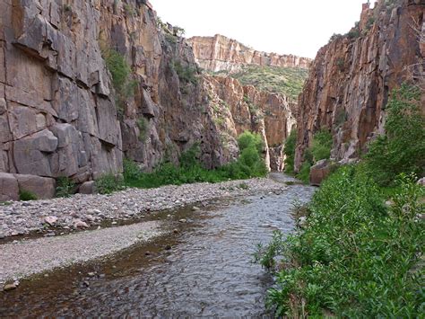 Az1141, азербайджан, баку, улица бахтияр вахабзаде, 14. Aravaipa Canyon, Arizona