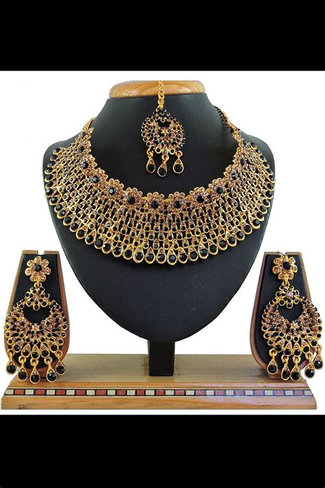 Exquisite Black And Gold Colored Imitation Jewellery Necklace Set