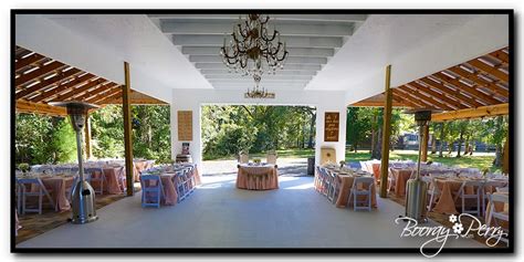 Florida rustic barn weddings can accommodate up to 250 guests for wedding ceremonies and receptions. White Barn Wedding Brooksville - Booray Perry Photography