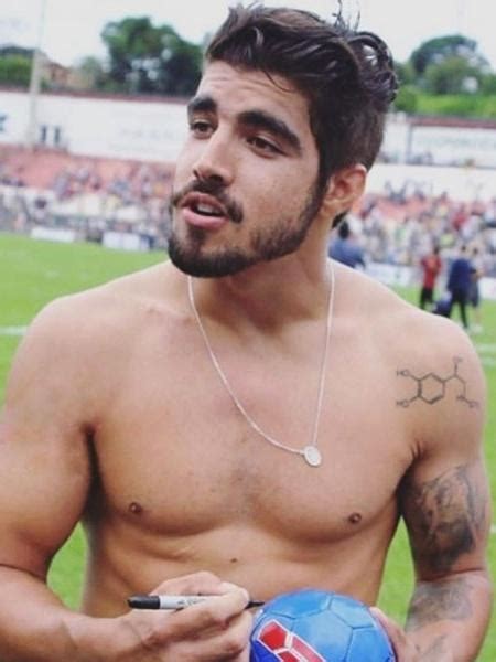 Caio de castro castanheira, o caio castro, nasceu em 22 de janeiro de 1989, na praia grande, em são paulo. Caio Castro dá pausa na carreira e ficará um ano viajando ...