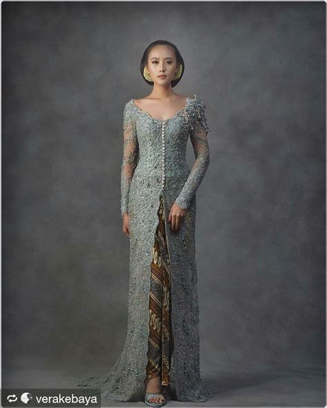 Pin oleh Andiani M Salib di kebaya, baju kurung | Wanita ...