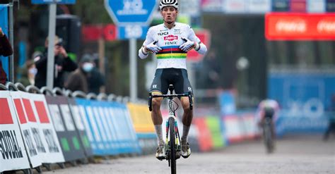 He rides cyclocross like many belgians; Mathieu van der Poel vyhral svoje prvé cyklokrosové ...