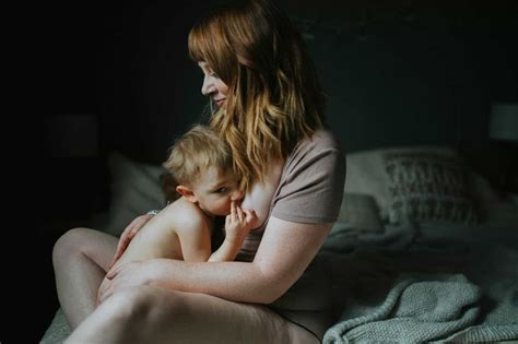 24 Beautiful Breastfeeding Photos That Are So Full Of Emotion