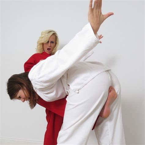 Jolie Coup De Pied Martial Arts Women Martial Arts Girl Karate Girl