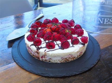 American cheesecake is baked low and slow in a waterbath. Seriously Easy Syn Free No Bake Berry Cheesecake | Recipe ...