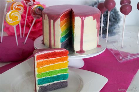 Ich muss zugeben, dass ich diesen regenbogenkuchen sogar noch schöner finde als eine. Dripping Rainbow Cake - Regenbogenkuchen mit Trendglasur ...