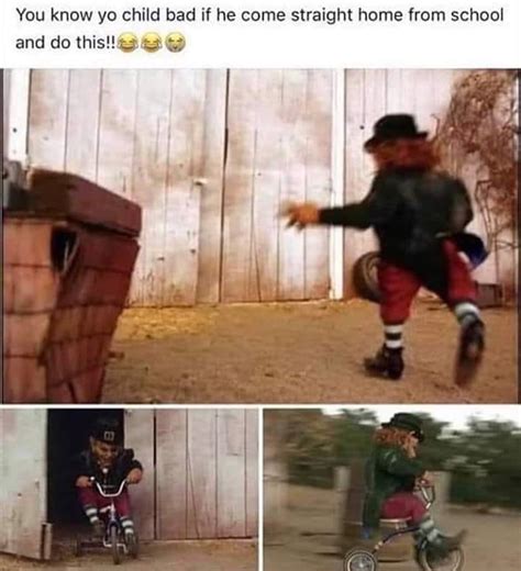 Jehovah's witnesses knowing you must stay at home. - Funny