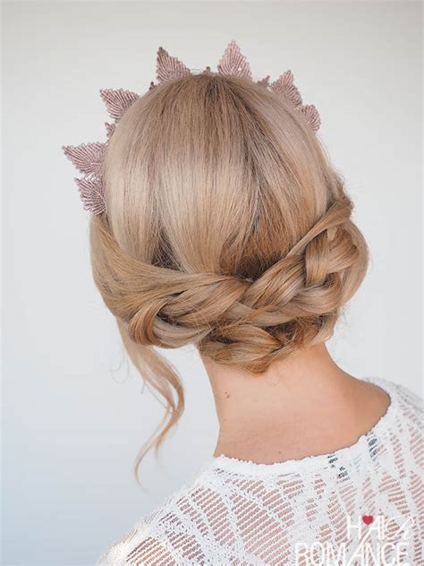 Now i know there is a little bit of confusion between australian/british/american english as to what is a plait and what is a braid. How to Wear a Headpiece and a Braid Tutorial - Hair Romance