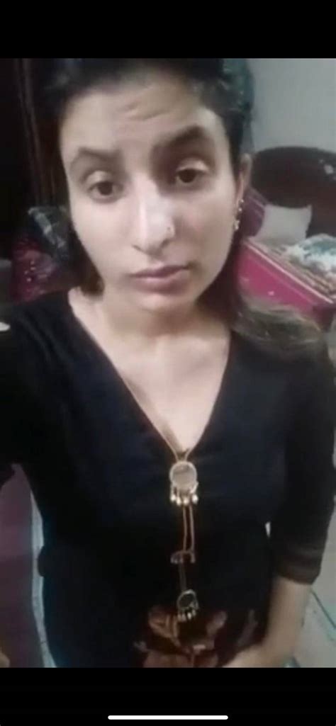 Leaked Beautiful Sexy Married Paki Wife Showing Lover Mms Video Scrolller