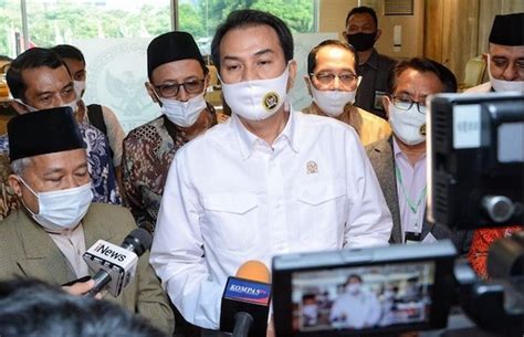 Sebelumnya, nama wakil ketua dpr ri azis syamsuddin diduga terlibat dalam kasus suap yang melibatkan wali kota tanjungbalai. Azis Syamsuddin Kecam Tindakan Anarkistis di Kendari ...