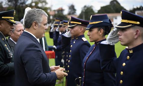 El Ejército De Colombia Tiene Su Primera Mujer Oficial Del Arma De La
