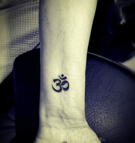 8 Best Om Tattoo Hindu Holly Symbols Images On Pinterest