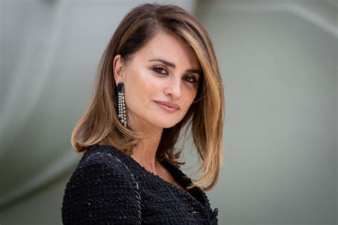 Penélope Cruz Remembers the Magical Night She Spent With Karl