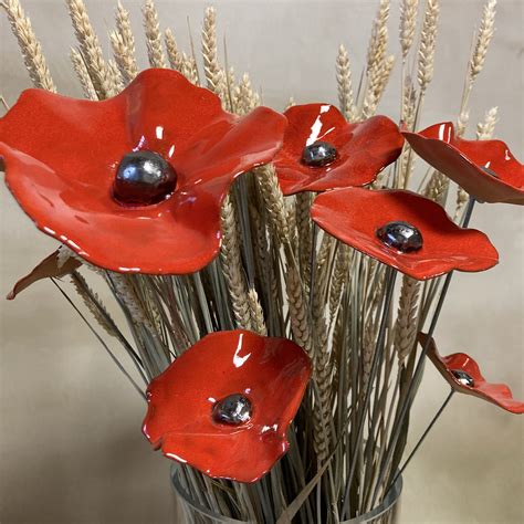 Lees meer over wat mensen vinden van dit parfum in andere talen: Grand Bouquet de 9 Coquelicots Rouge Hauteur 60 cm
